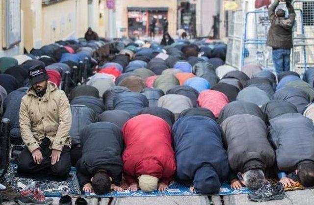 Beyoğlu Belediye Başkanı, Taksim'e Yapılacak Camiyle Ilgili Bilgi Verdi