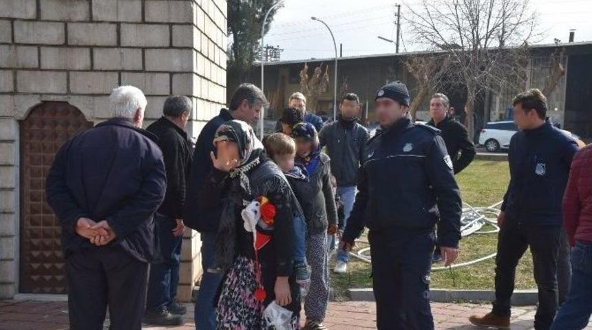 Dilencilerin &Uuml;zerinden Bin Tl &Ccedil;ıktı