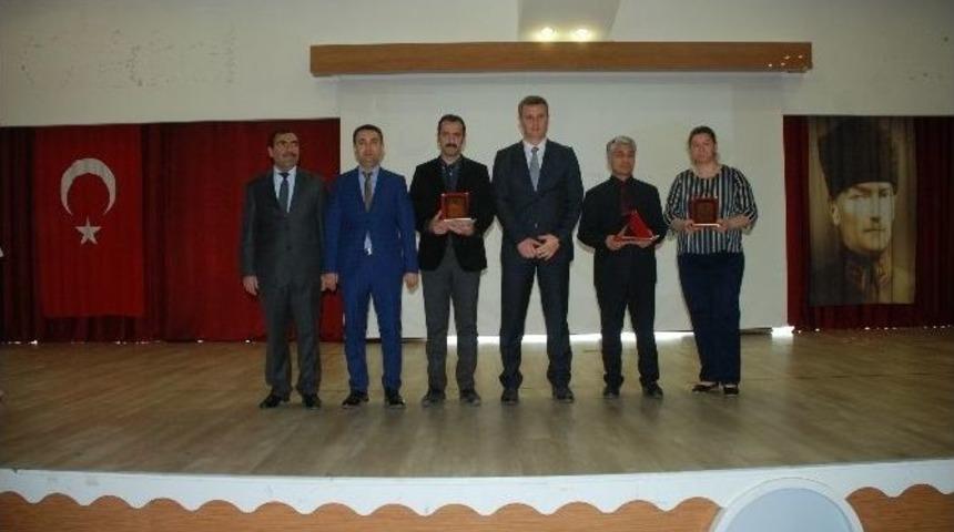 &lsquo;velilerimiz Okuyor&rsquo; Projesinin Plaketleri Verildi