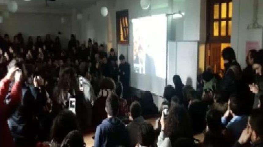 Boğazi&ccedil;i &Uuml;niversitesi'nde Ihra&ccedil; Edilen Akademisyen I&ccedil;in 'sessiz' Eylem