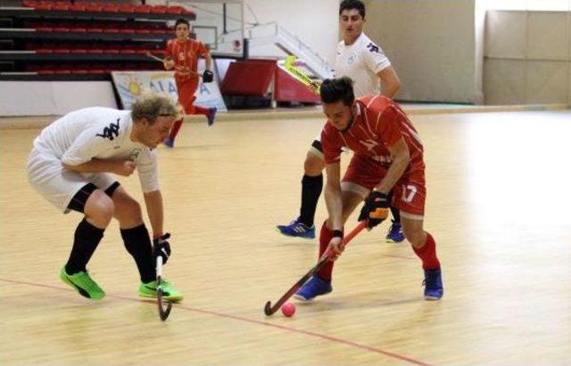 Salon Hokeyi Avrupa Kul&uuml;pler Şampiyonası Alanya da Başladı 1