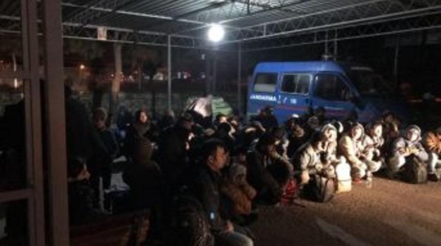 Aydın&rsquo;da 61 Ka&ccedil;ak G&ouml;&ccedil;men Yakalandı