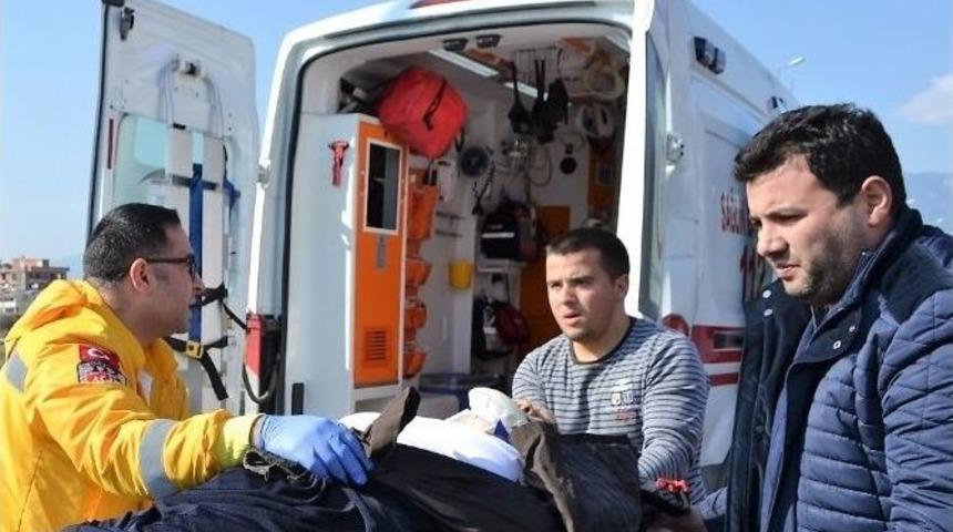 Karşıdan Karşıya Ge&ccedil;erken Yaşlı Kadına Otomobil &Ccedil;arptı