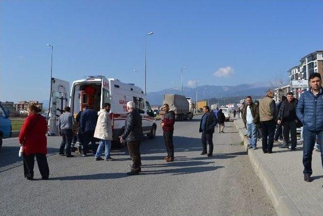 Karşıdan Karşıya Geçerken Yaşlı Kadına Otomobil Çarptı