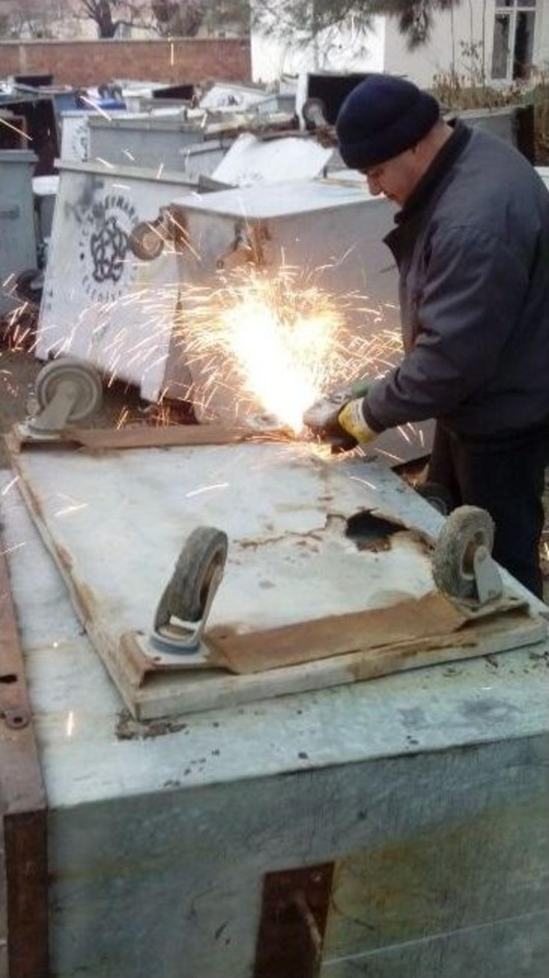 Yıpranan &Ccedil;&ouml;p Konteynırları Bakımdan Ge&ccedil;irildi