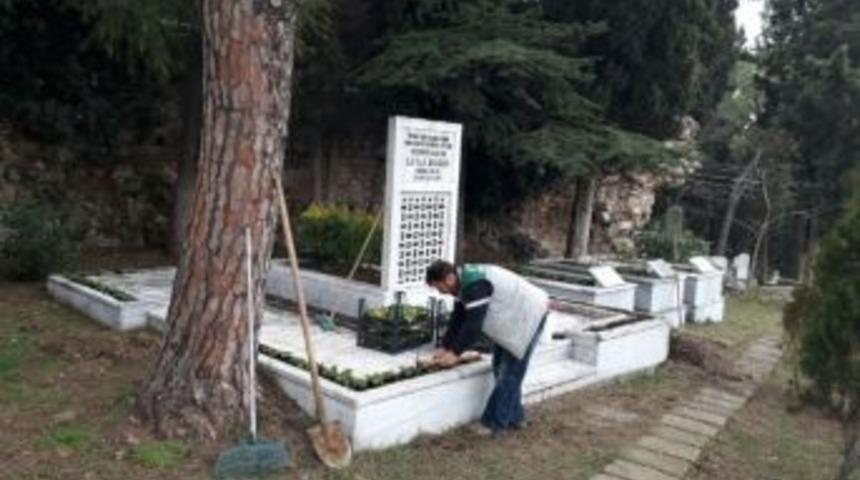 Leyla Atakan&rsquo;ın Kabrine Bakım Yapıldı