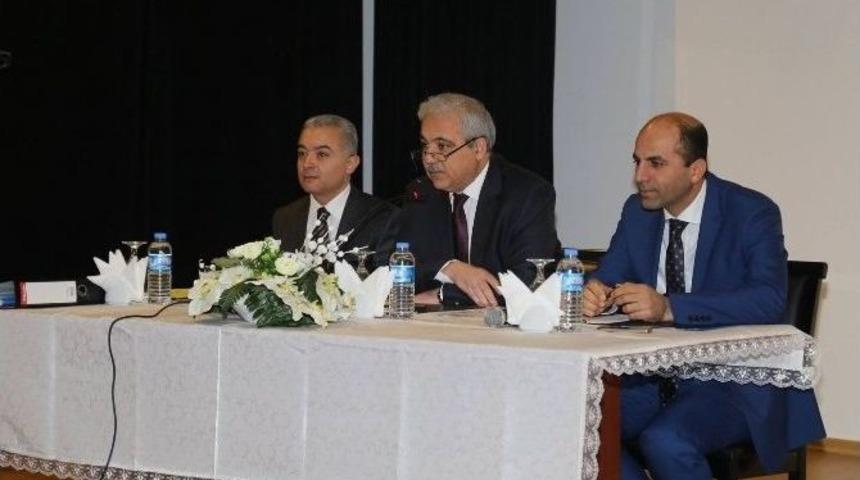 Vali G&uuml;ven&ccedil;er Turgutlu&rsquo;da Muhtarları Dinledi