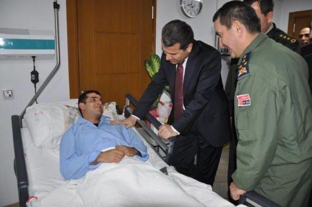 El Bab da Yaralanan Teğmeni Vali Hastanede Ziyaret Etti 3