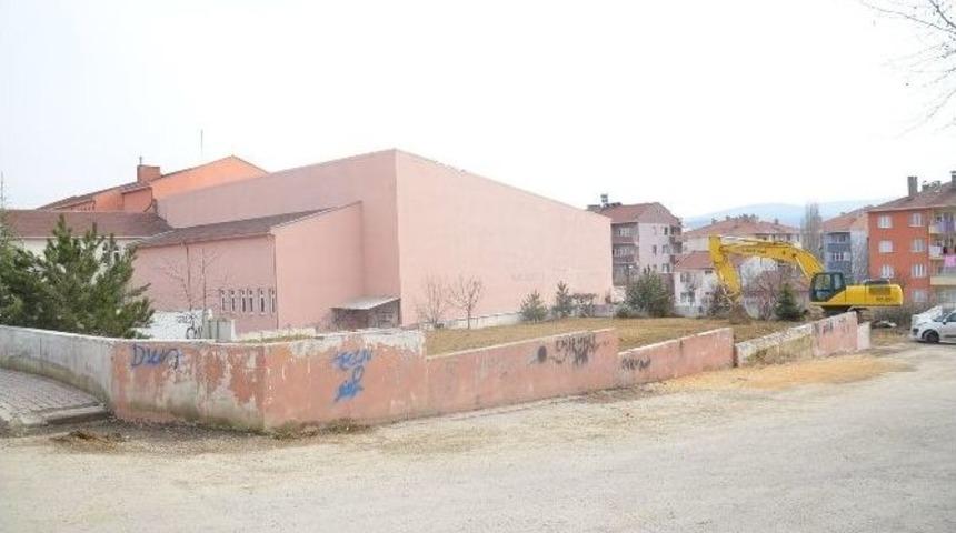 &Ccedil;&ouml;kme Riski Bulunan K&uuml;t&uuml;phane Binasındaki Yıkım &Ccedil;alışmaları Tamamlandı