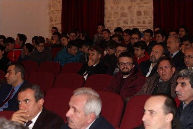 Edirne’de “irfan Medeniyetinde Bir Zirve: Hoca Ahmet Yesevi” Paneli Düzenlendi