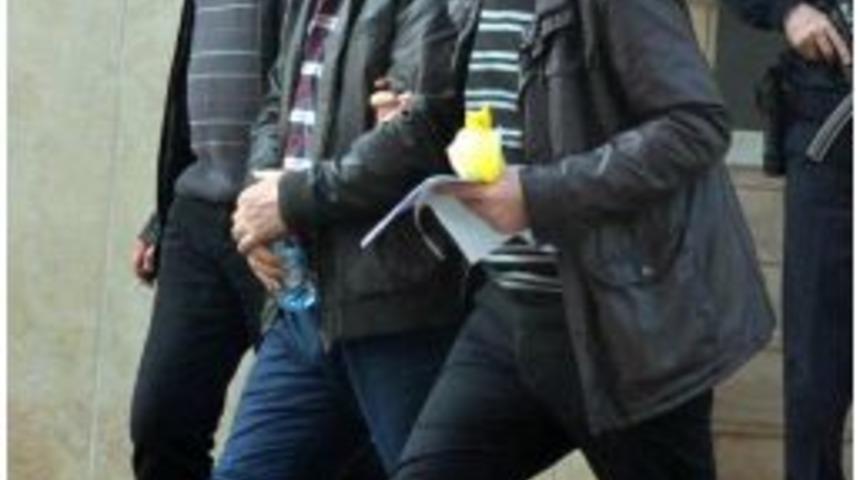 Kardeşinin Kimliğiyle 8 Yıl Dolaştı, Sonunda Yakalandı