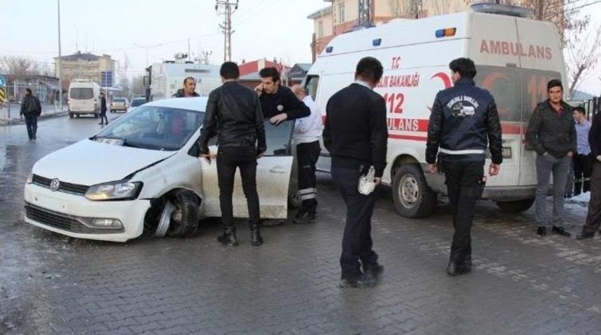 Başkale&rsquo;de Trafik Kazası: 1 Yaralı