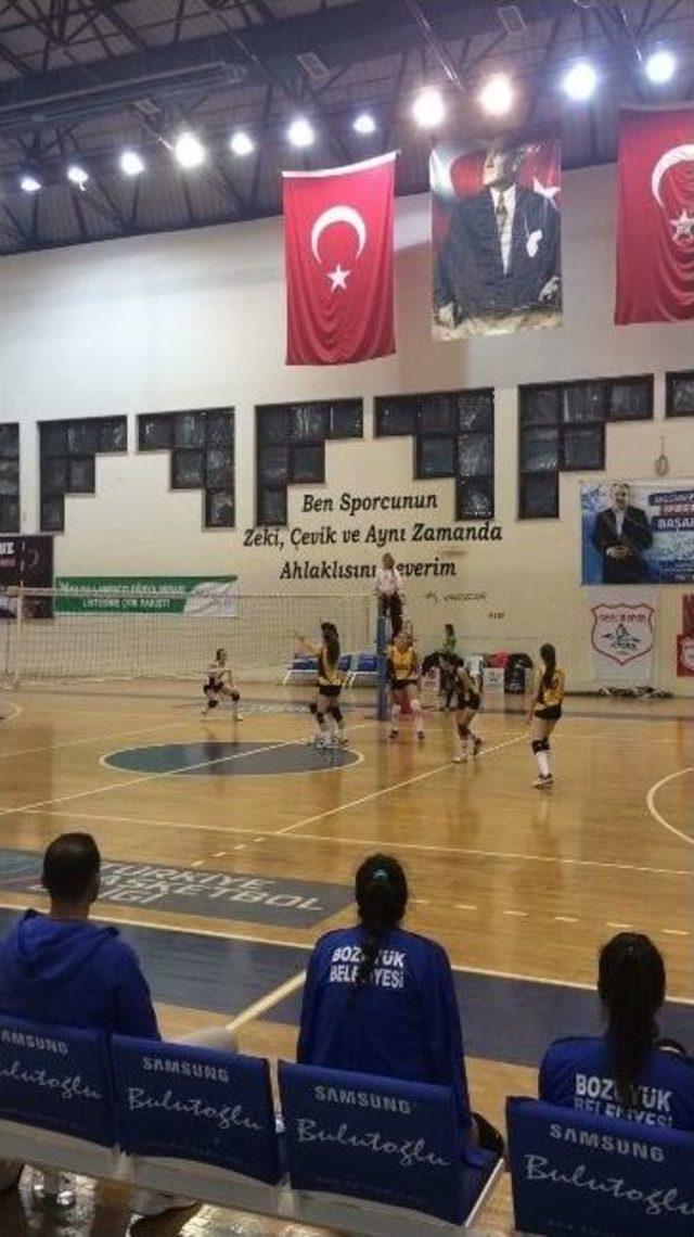 Bozüyük Belediyesi İdmanyurdu Spor Bayan Voleybol Takımı Rakibini 3-0 Yendi