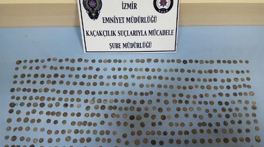 İzmir&rsquo;de Osmanlı D&ouml;nemine Ait 498 G&uuml;m&uuml;ş Ak&ccedil;e Ele Ge&ccedil;irildi