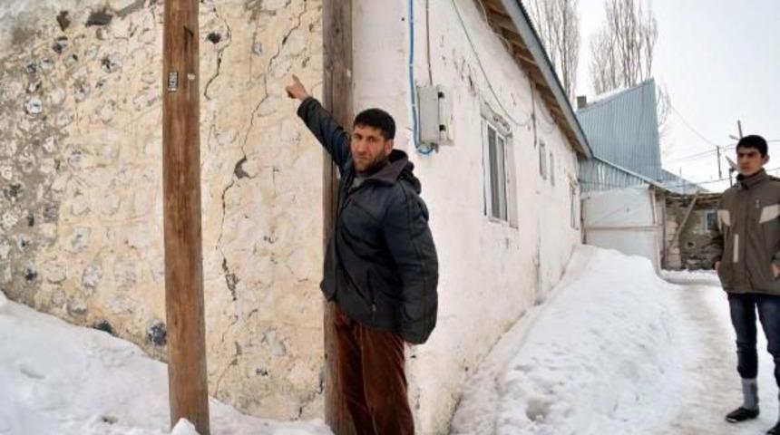 Eleşkirt'te 4.5 Büyüklüğünde Deprem Korkuttu (2)