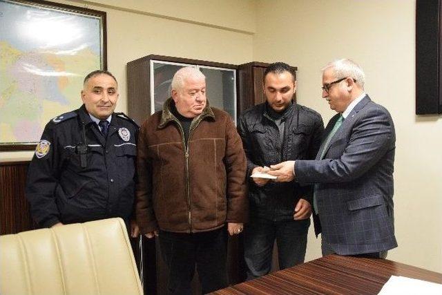 Dolmuş Şof&ouml;r&uuml;nden &Ouml;rnek Davranış 1