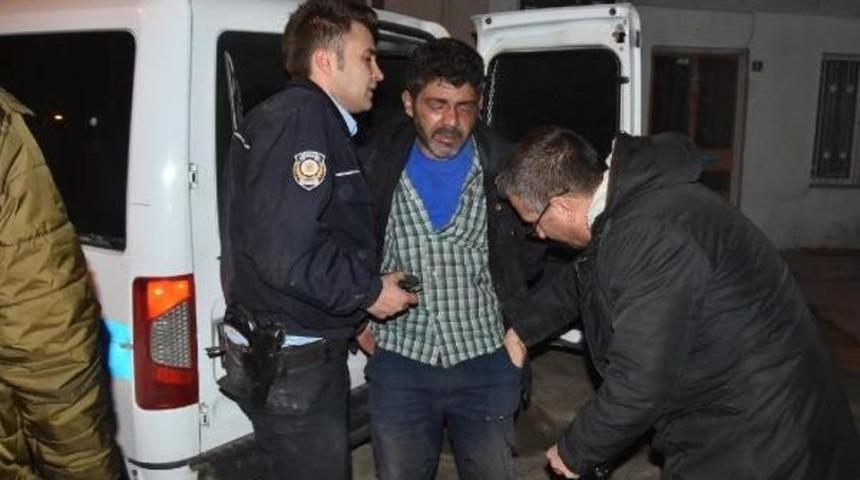 &Ccedil;ocuklarını Eve Almayan Baba, Polislere De Baltayla Saldırdı