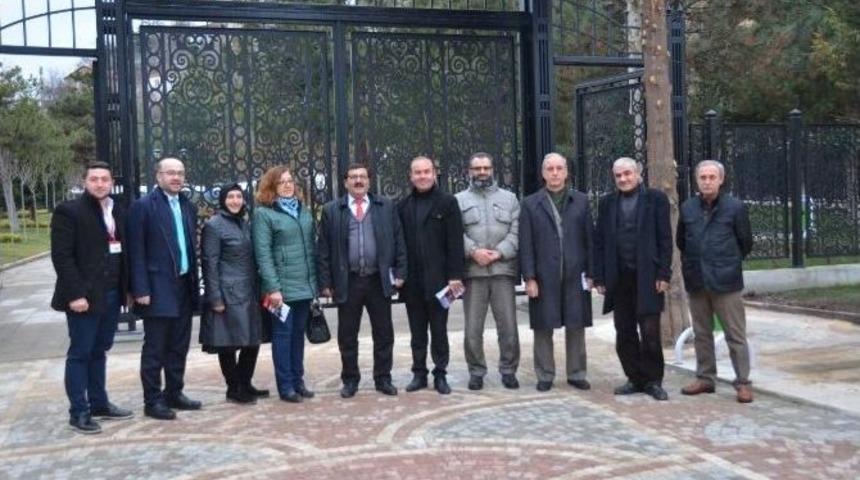 Boz&uuml;y&uuml;kl&uuml; Muhtarlardan Tarih Şeridi Ve Şeyh Edebali T&uuml;rbesi&rsquo;ne Ziyaret