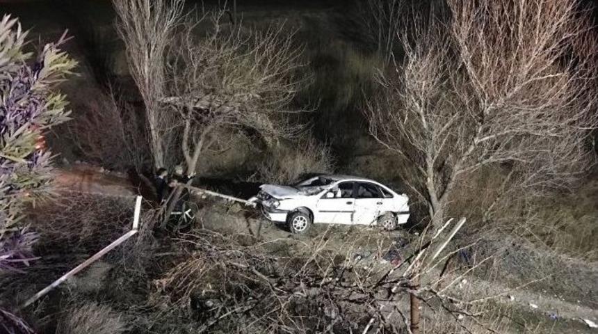 Otomobil Şarampole Yuvarlandı: 6 Yaralı