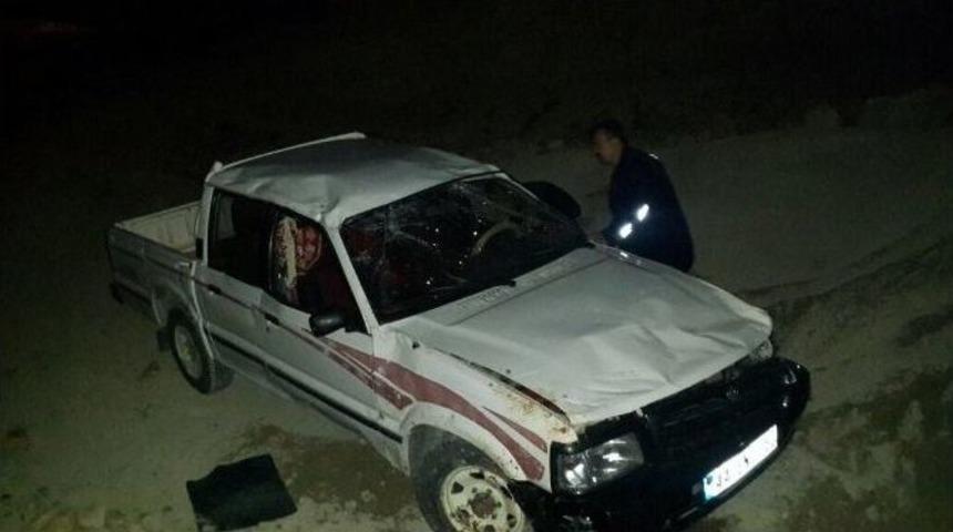 Pikap Şarampole Yuvarlandı: 2 Yaralı