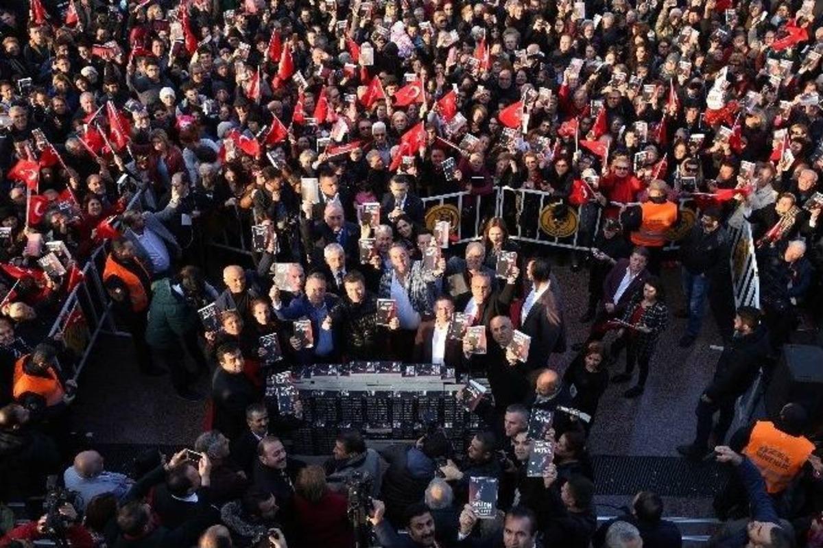 Buca&rsquo;da 50 Bin Nutuk &Uuml;cretsiz Dağıtıldı