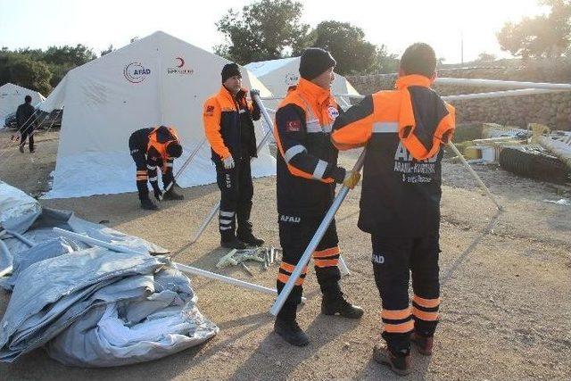 Afad, Depremzedelerin Yaralarını Sardı 1