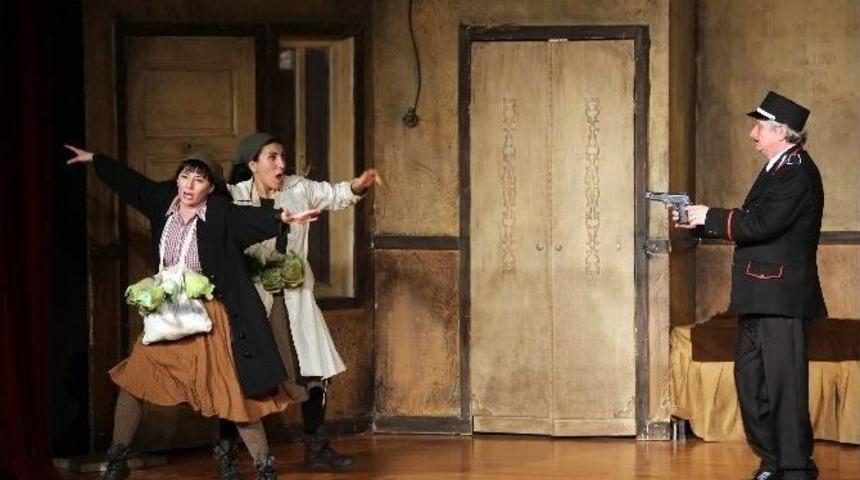 Yenimahalleliler Tiyatroda Buluşuyor