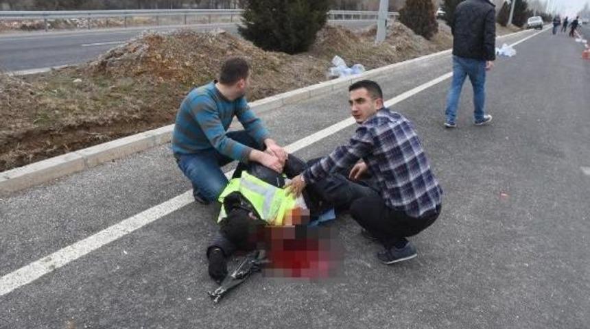 Otomobil, Yol Denetiminde G&ouml;revli 1 Polise &Ccedil;arptı