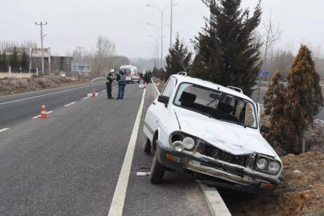 Otomobil, Yol Denetiminde Görevli 1 Polise Çarptı