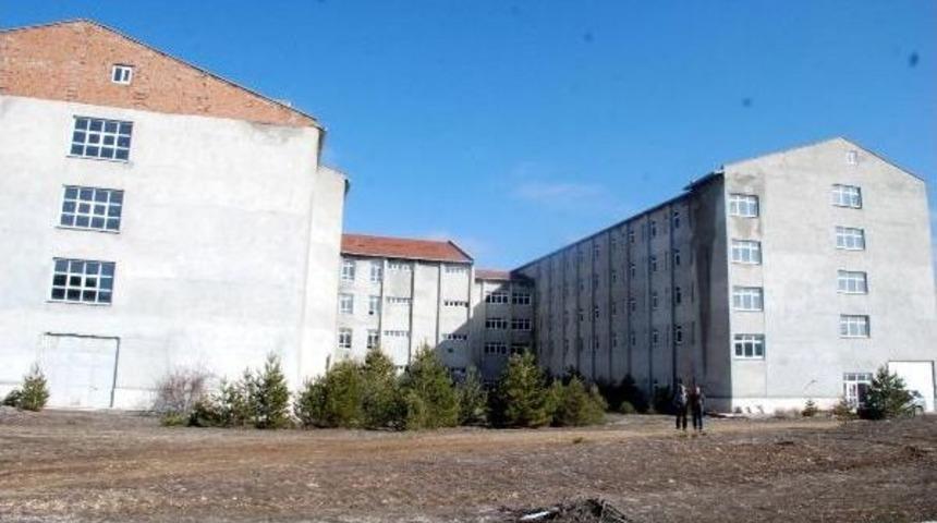 Devletin Binasında Hırsızlara Karşı &Uuml;cretsiz N&ouml;bet Tutuyor