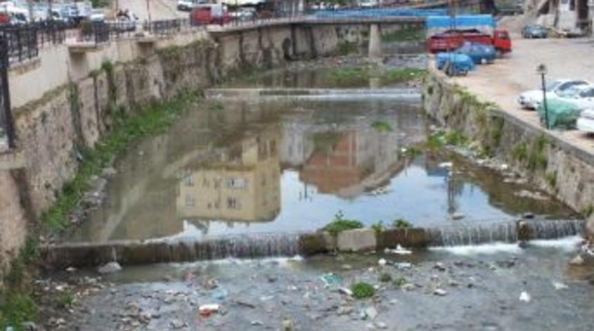 Elek&ccedil;i Irmağı Islah Ediliyor