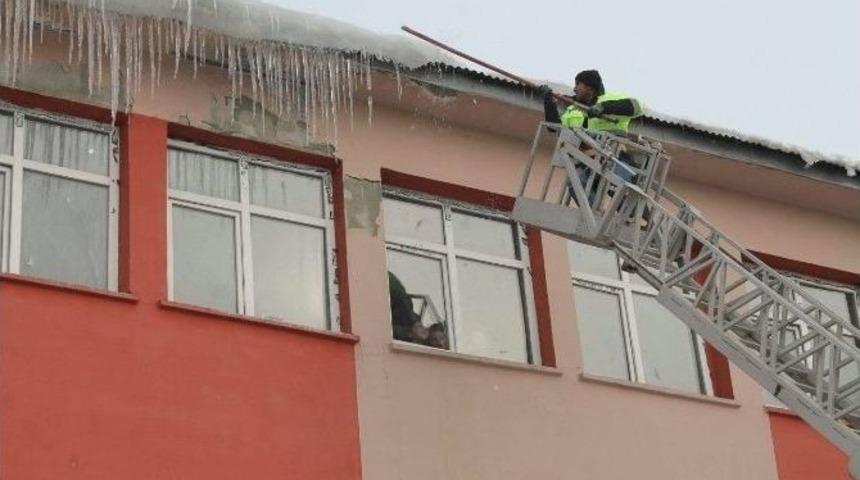 Tutak Belediyesi &Ccedil;alışmalarına Devam Ediyor