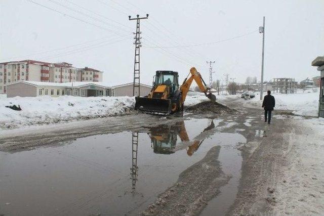 Tutak Belediyesi &Ccedil;alışmalarına Devam Ediyor 1