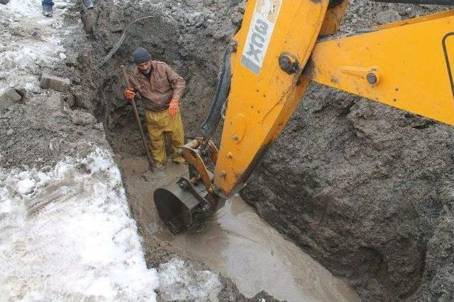 Tutak Belediyesi &Ccedil;alışmalarına Devam Ediyor 2