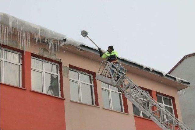 Tutak Belediyesi &Ccedil;alışmalarına Devam Ediyor 3