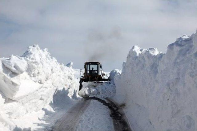 Ahlat'ta 26 Köy Yolu Ulaşıma Açıldı