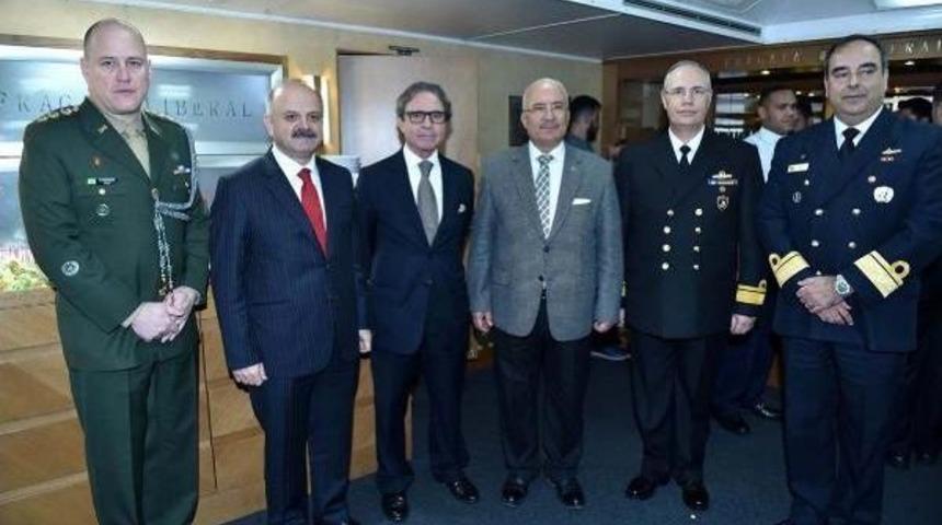 Barış G&uuml;c&uuml; Gemisi Mersin&rsquo;De