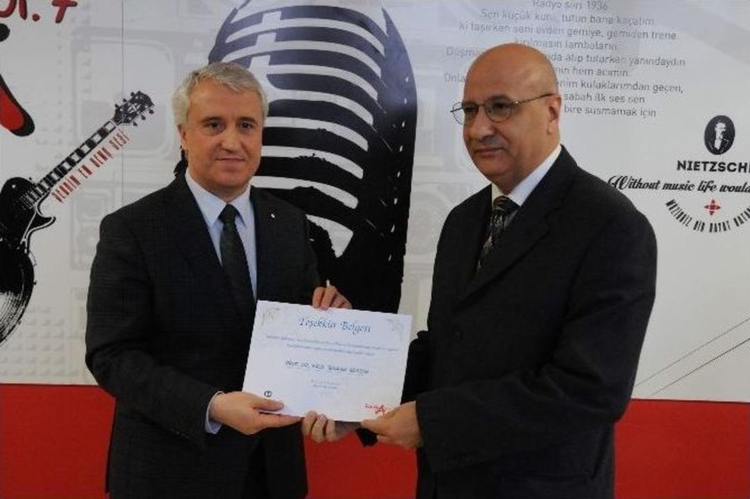 Anadolu &Uuml;niversitesinde Araştırma Projesinin Teşekk&uuml;r T&ouml;reni