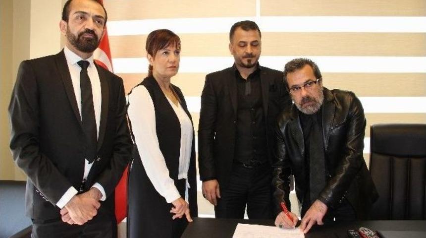 &Ouml;zgecan Filminin İmzaları Atıldı