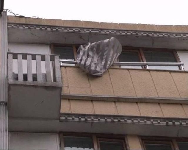 Otelin D&ouml;rd&uuml;nc&uuml; Katından D&uuml;ş&uuml;n Kişi Ağır Yaralandı 3