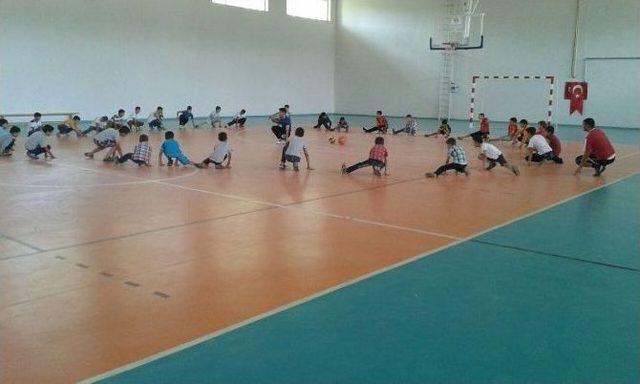 Tatvan’daki Minik Öğrenciler İçin Spor Kursları Açıldı