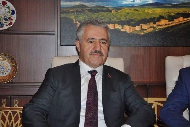Bakan Ahmet Arslan: "&ccedil;anakkale K&ouml;pr&uuml;s&uuml; Prestij Projelerden Biri" 3