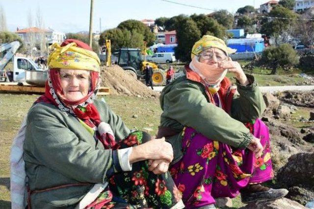 Depreme Rağmen Ayvacıklı Y&ouml;r&uuml;kler Hayata Sıkı Sıkıya Bağlı 2