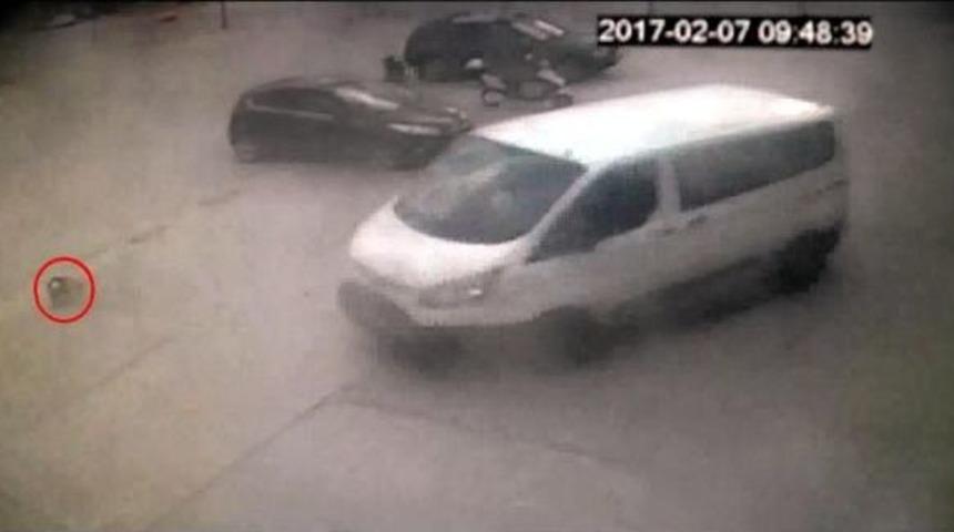 Minib&uuml;s&uuml;n Ezdiği K&ouml;peklerden Biri &Ouml;ld&uuml; (2)