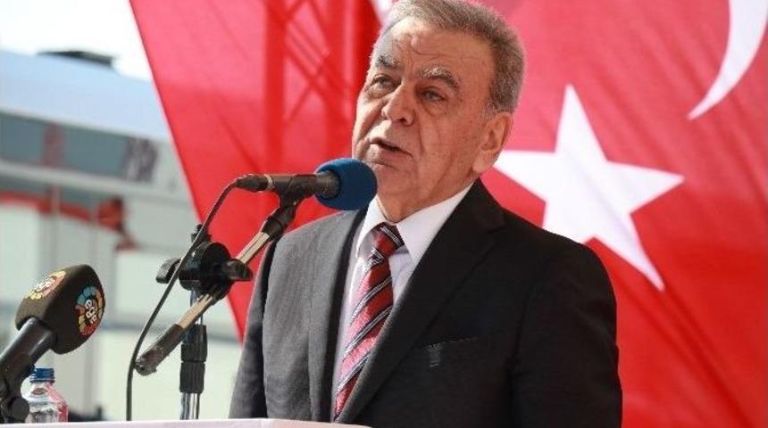 İzmir Metrosu Yeni Vagonlarına Kavuştu