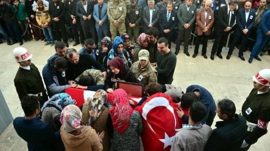 Rus Bombardımanında Şehit Olan Onbaşı 'ben Şehit Olacağın' Diye El Bab'a Gitmiş (2)