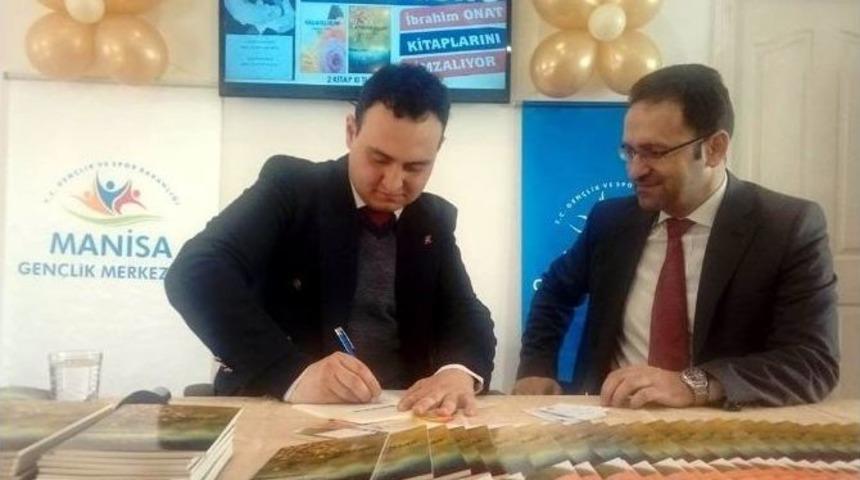 Engelli Şairden İmza G&uuml;n&uuml;