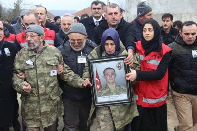 El Bab Şehidini 10 Bin Kişi Son Yolculuğuna Uğurladı (2)