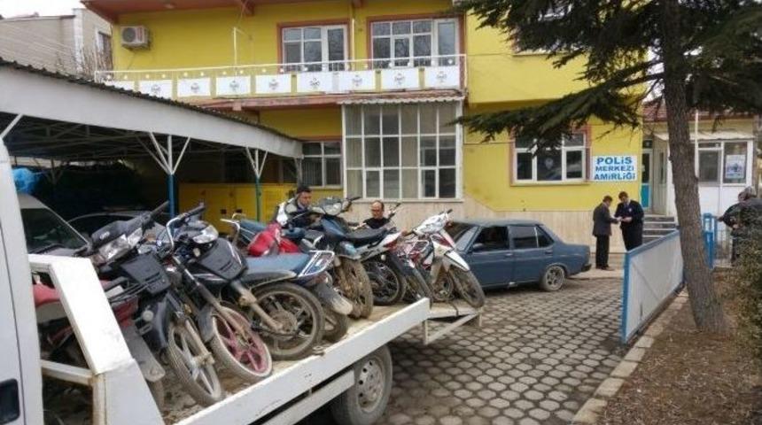 Bolvadin&rsquo;de Plakası Ve Ruhsatsız Motosikletler Toplanıyor