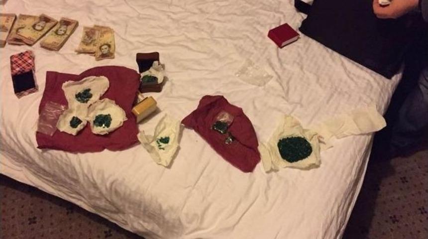 Hakkari&rsquo;de 474 Gram Z&uuml;mr&uuml;t Taşı Ele Ge&ccedil;irildi